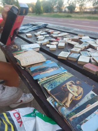 Lotto di fiammiferi e domino antichi