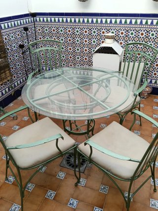 Mesa y 4 sillas de hierro italiano