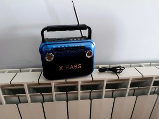 Radio Portátil X-BASS FM/AM/SW con Linterna