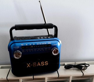 Radio Portátil X-BASS FM/AM/SW con Linterna
