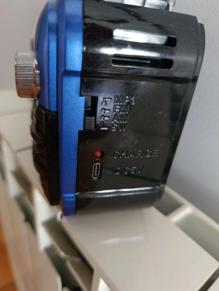 Radio Portátil X-BASS FM/AM/SW con Linterna