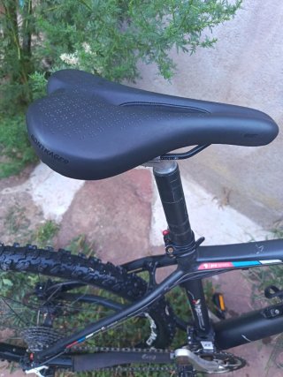 Bicicleta Cube Reaction