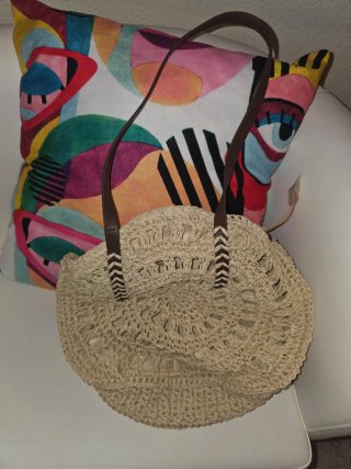 Bolso redondo de rafia