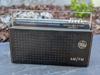 Radio transistor vintage General Eléctrica Español