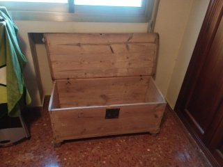 Baúl de madera antiguo