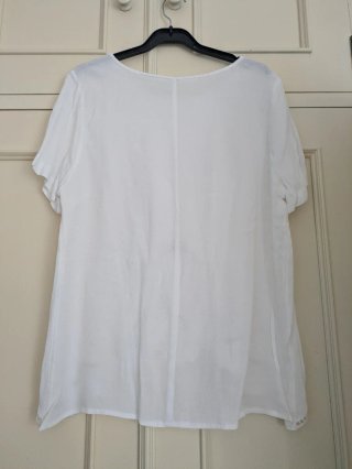 Blusa blanca con bordado
