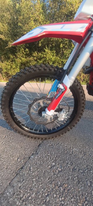 Moto ROAN 250cc Enduro/Cross Roja y Blanca