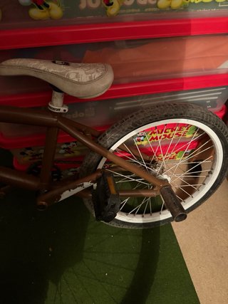 Bicicleta BMX marrón