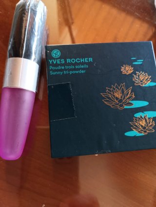 Neceser Yves Rocher, brocha, polvos y bisutería