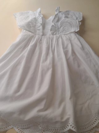Vestido blanco niña bordado