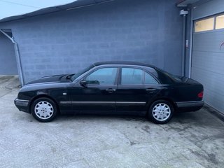 Mercedes-Benz W 210 E 300 Negro
