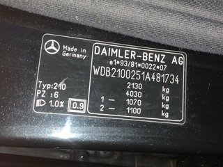Mercedes-Benz W 210 E 300 Negro