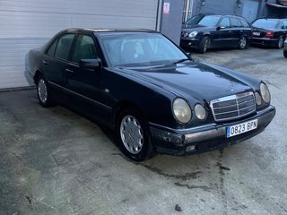 Mercedes-Benz W 210 E 300 Negro