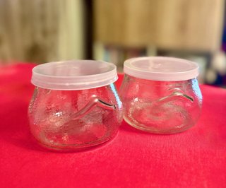 Set 2 barattoli in vetro con coperchio in plastica