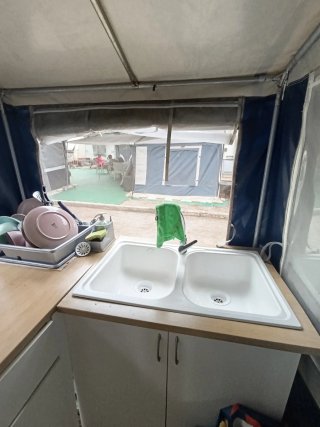Caravana fija + avancé+ sobre avancé y cocina