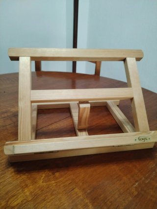 Atril de madera. Marca Bonfil