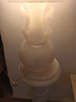 Lámpara de alabastro con pedestal