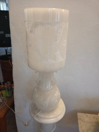 Lámpara de alabastro con pedestal