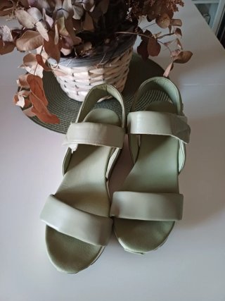 Sandalias cuña Xti verde