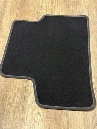 Alfombras traseras original Mercedes clase B w247.