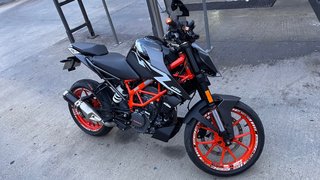 KTM 125 Duke Negra con 8500km