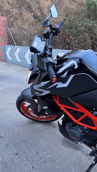 KTM 125 Duke Negra con 8500km