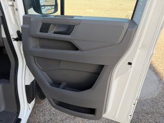 •	Volkswagen Crafter 2.0tdi 140cv 35Chasis CS BL 2