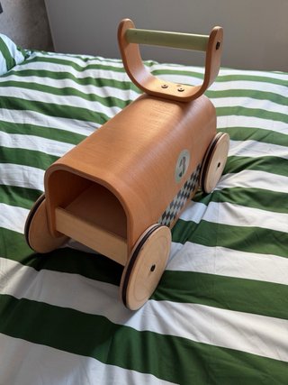 Correpasillos de madera estilo taxi