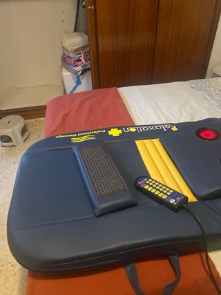 Cama de masaje con 4 motores