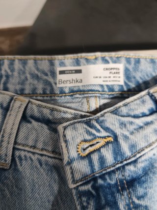Pantalón vaquero Bershka cropped