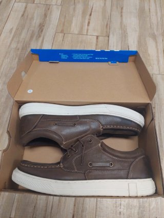 Zapatos náuticos de cuero marrones
