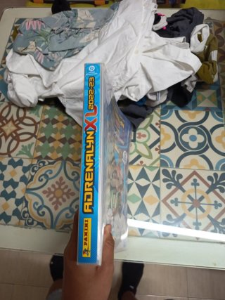 Album Adrenalyn 22-23 +110 cartas con guantes oro