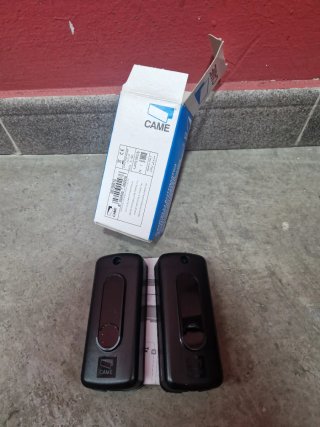 1 fotocelula autonfocable marca CAME