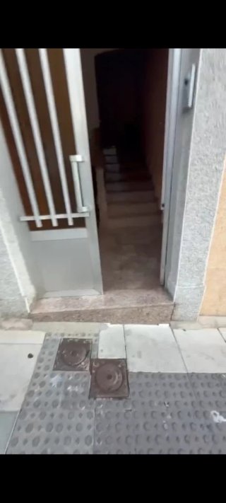 Se alquila piso. Barrio El Carmen.