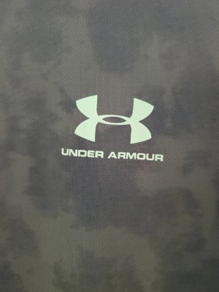 Camiseta Under Armour entrenamiento verde oliva