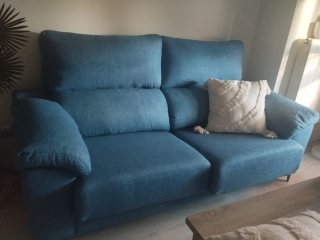 Sofá de tela azul