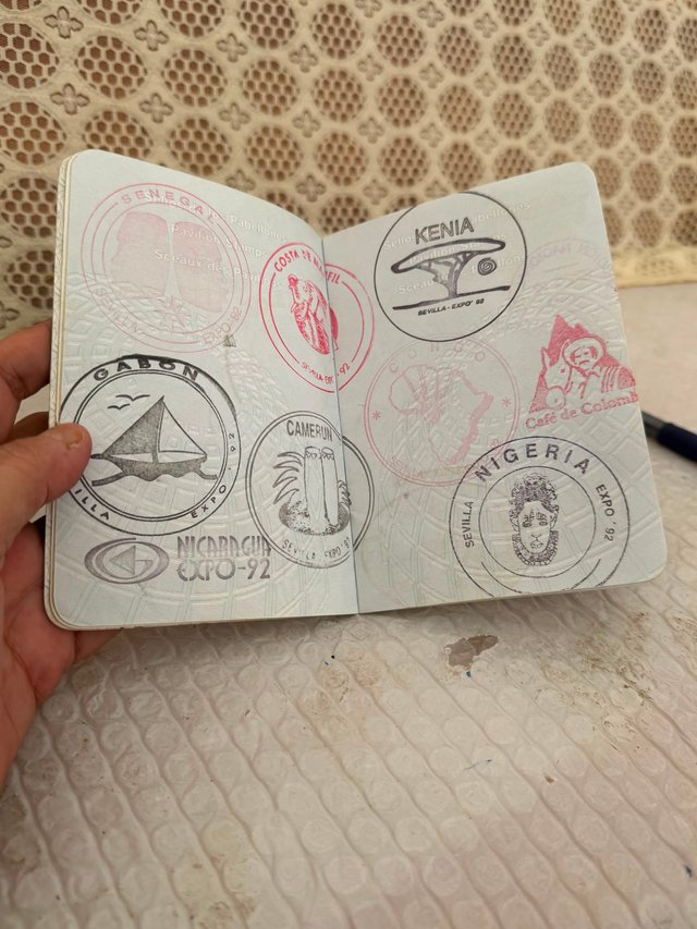 Pasaporte Expo '92 Sevilla con 107 sellos