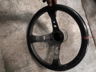 Volante OMP desplazado con piña Saxo VTS