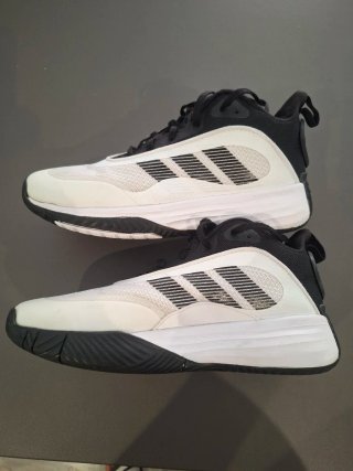 Zapatillas Adidas Baloncesto Blancas y Negras