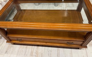 Mesa baja madera cristal cajón y balda