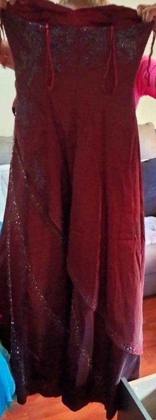 Vestido de fiesta morado y rojo