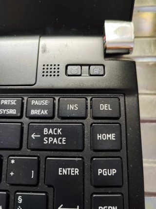 Toshiba Portege R830 i3 4GB RAM 320GB HDD