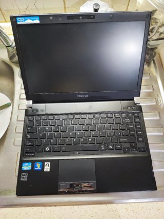 Toshiba Portege R830 i3 4GB RAM 320GB HDD