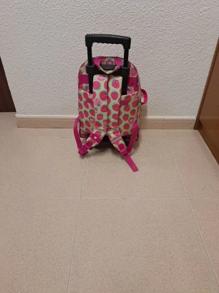 Mochila Gabol con ruedas y estampado de fresas