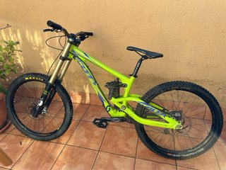 Scott Gambler DH L – Fox 40 / Saint + 2 Mavic EX72