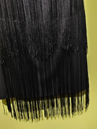 Vestito nero con frange