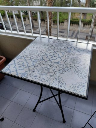 Mesa y 2 Sillas Terraza Cerámica y Metal