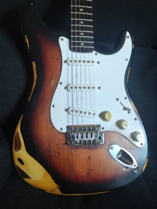 Guitarra Eléctrica Sunburst Desgastada