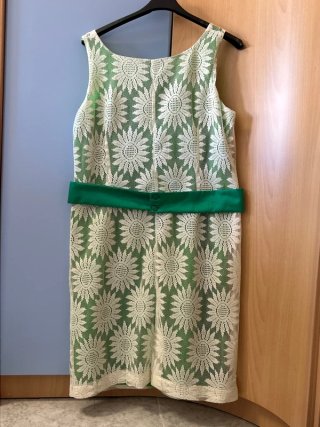 Vestido encaje floral verde y blanco