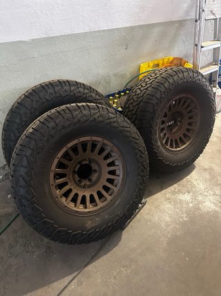 Llanta 17x9 Neumaticos 35” Mixtos 139.7x6 et-12